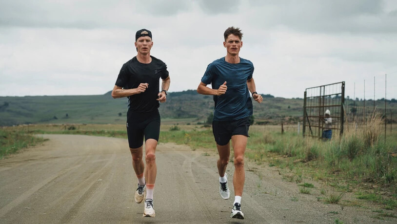 In wärmeren Gefilden: Tom Elmer (rechts) trainiert zusammen mit seinem deutschen Teamkollegen Robert Farken in der Weite Südafrikas. 