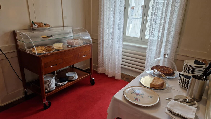 Klein aber fein: Im Café gibt es eine Auswahl an frischen Kuchen, Wähen und anderen Leckereien.