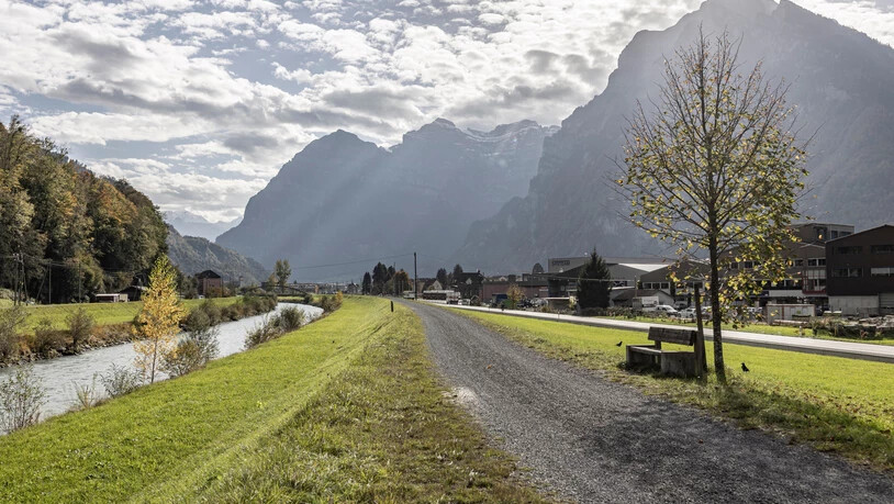 Der Damm soll bestehen bleiben: Die Linth-Escher-Stiftung kämpft gegen eine Aufweitung des Escherkanals.