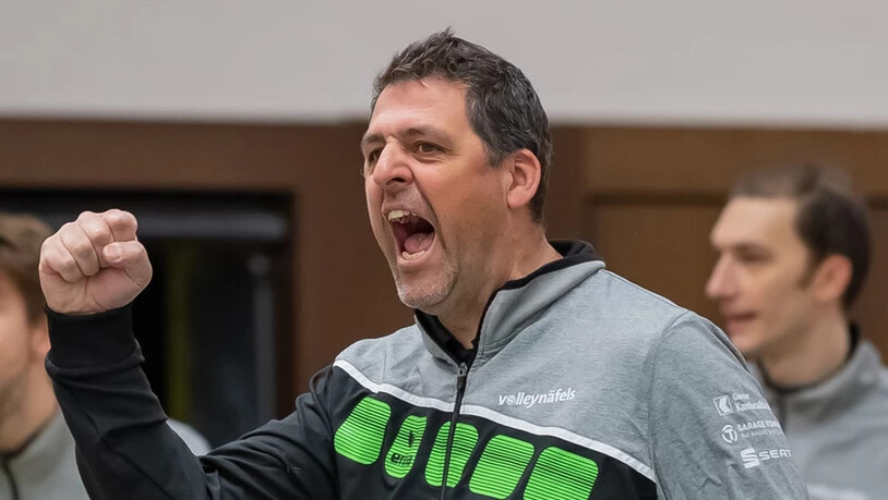 Manchmal laut: Der Näfelser Trainer Matjaz Hafner zeigt sich an der Seitenlinie sehr engagiert und lebhaft.