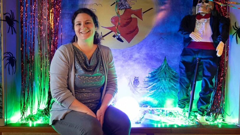 Die neue Wirtin: Dank Tanja Johann kann in der «Zombiehalle» in Glarus wieder angestossen werden.