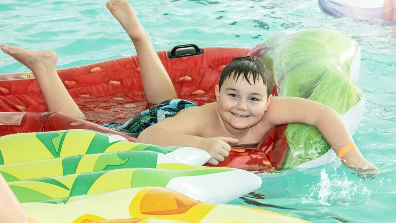 Für die kleinen Gäste: Während einer Woche wird das Hallenbad am Nachmittag mit Wasserspielsachen ausgestattet.