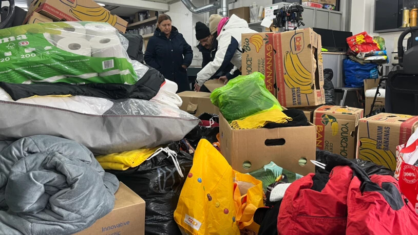 Temporäres Lager: Zahlreiche Menschen haben warme Kleider, Hygieneartikel und Babynahrung gespendet.