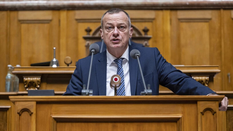 Massstäbe und Berichte: Martin Landolt – hier in der Wintersession der eidgenössischen Räte im Dezember 2022 – setzt sich dafür ein, dass Pensionskassen bei der Verwaltung der ihnen anvertrauten Vermögen nachhaltig handeln.