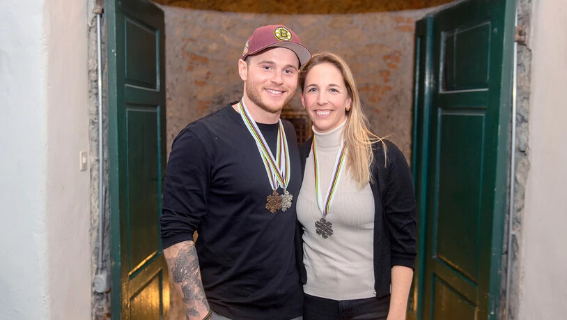 Nach der Weltmeisterschaft in Bakuriani sind Ladina Jenny und Dario Caviezel von Freunden und Familien in Maienfeld feierlich empfangen worden. 