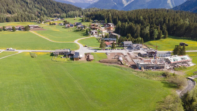 Umzonung notwendig: Damit auf dieser grossen Wiese in Davos Laret in Zukunft Campinggäste ihre Ferien verbringen können, ist in Davos eine Volksabstimmung erforderlich.