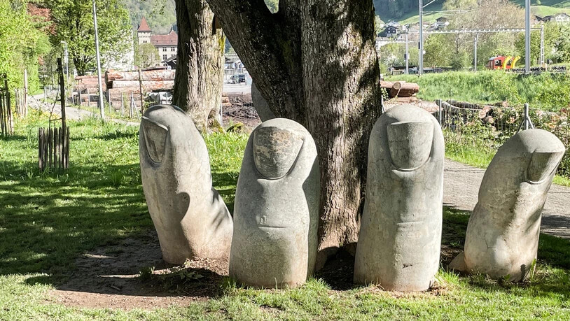 Den Kastanienbaum nicht mehr ganz so fest im Griff: Die Konstruktion im Boden muss durch rostfreies Material ersetzt werden.