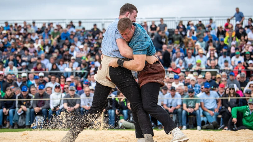 Kräftemessen: Roger Rychen (rechts) und Damian Ott gehören am Glarner-Bündner Schwingfest in Elm zum Favoritenkreis auf den Festsieg.