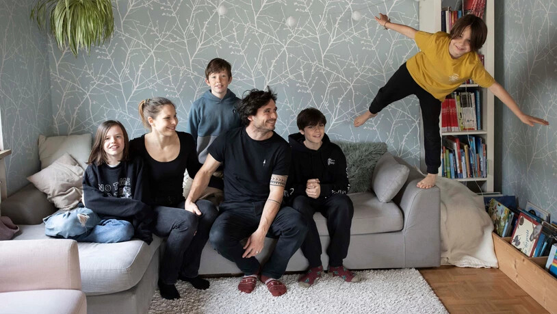 Zu Besuch bei der Pflegefamilie Hefti: Larissa und Josua Hefti haben seit sieben Jahren zwei Pflege- und zwei leibliche Kinder.
