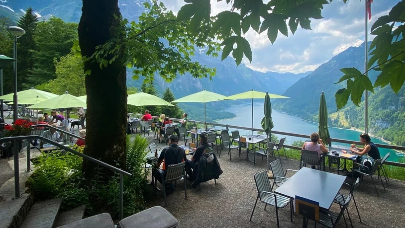 Grandios: Die Aussicht von der «Schwammhöhe» ins Klöntal. 
