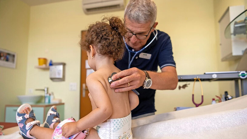 Mangelware: Kinderärzte werden knapp – und die Suche für Eltern mühsam.