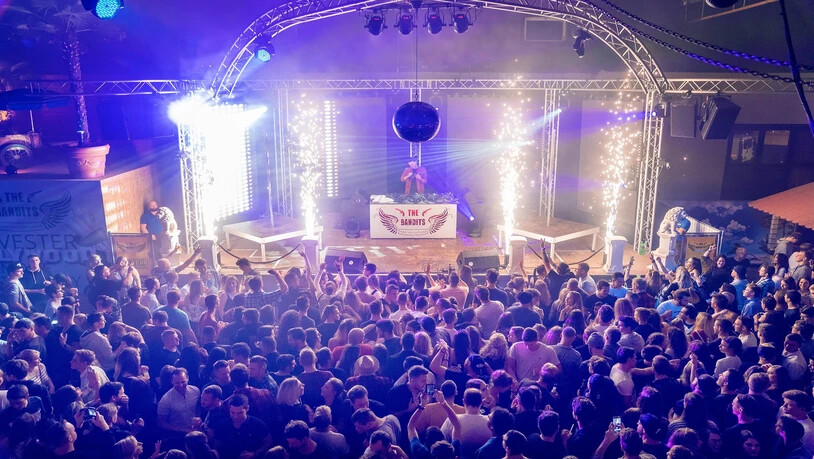 Grossandrang: Der internationale Star DJ Antoine lockte im Jahr 2013 die Massen ans Bar&Pub nach Tuggen.