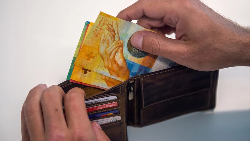 Nicht überall akzeptiert: Geschäfte müssen kein Bargeld annehmen, wenn sie darauf aufmerksam machen. 