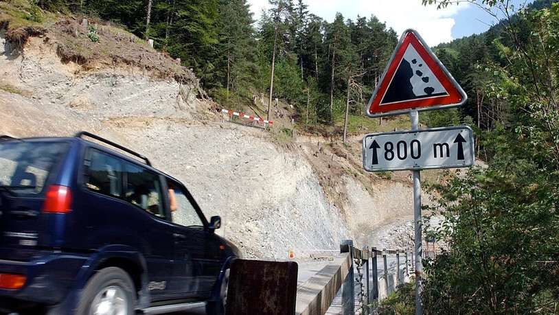 Steinschlag auf der Berninastrasse: Eine Lagebegutachtung läuft.
