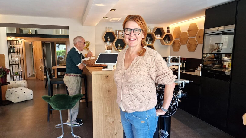 Im «Abeille» kann eingekehrt werden: Anita Oertli hat die «Beiz» wieder ins Dorf gebracht.
