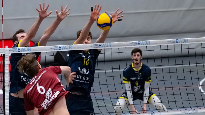 Der Näfelser Lichtblick: Nico Süess (Nr. 6) spielt im ersten Satz im Derby gegen Jona gross auf.