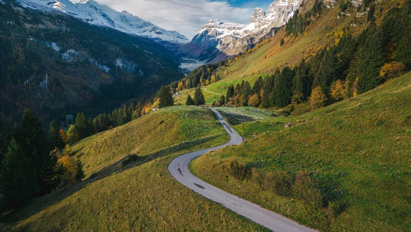 Gefährlich wegen Lawinen oder Steinschlägen: Unter anderem wegen der Naturgefahren verwirft die Axpo ihre Pläne für ein Solarkraftwerk wieder.
