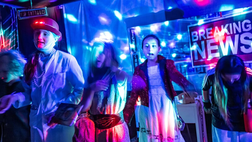 Bald vor Publikum: Im Schulhaus Lachen in Chur proben die Mitglieder des Kindertheaters Miracolux das Stück «Chaos». 