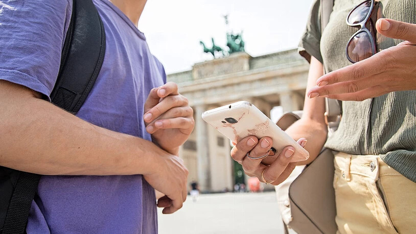 Sensibilisierung nötig: Welche Ferienfotos sich zum Posten in sozialen Netzwerken eignen, sollten Eltern mit ihren Kindern besprechen. 