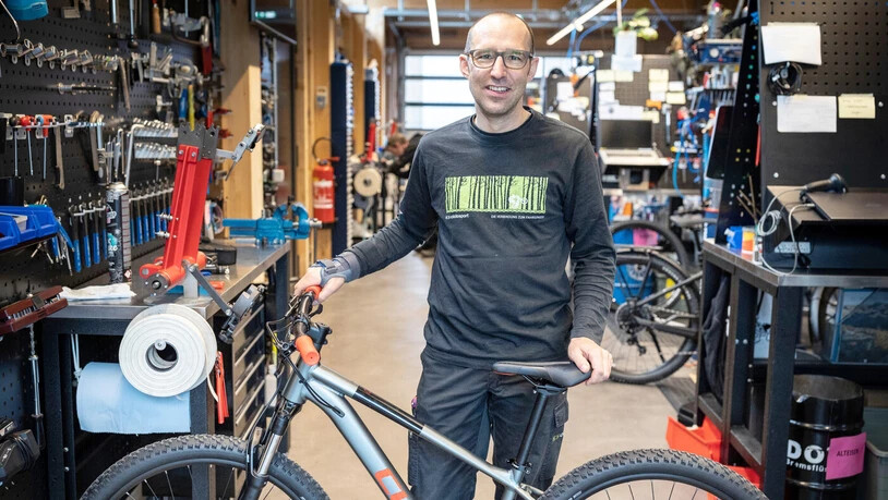 Weiss über Velos Bescheid: Hansjörg Weber ist ehemaliger Profi-Rennfahrer und hat 2003 sein eigenes Geschäft gegründet.