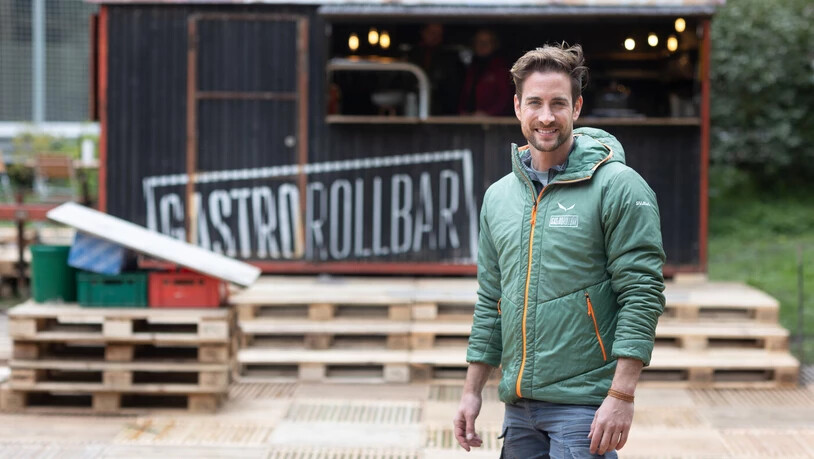 Die «Rollbar» nimmt Gestalt an: Für die kommende Saison stellt Fabian Noser seine Freiluft-Gaststätte wiederum beim Kunsthaus im Volksgarten auf.
