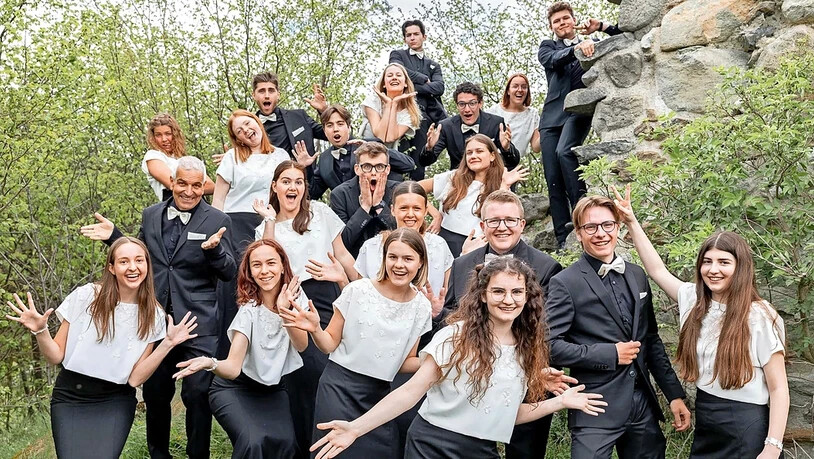 Bündner Erfolgschor: Das Vokalensemble Incantanti und Dirigent Christian Klucker (Dritter von links) können einen weiteren Preis enheimsen.