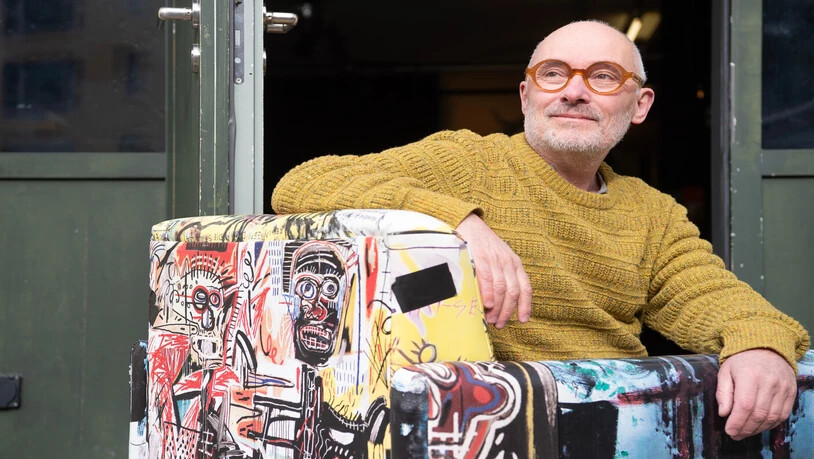 Draussen vor der Tür: Manfred Ferrari, Mitbetreiber der Postremise in Chur, setzt sich theatral mit radikalen Brüchen im Leben auseinander. 