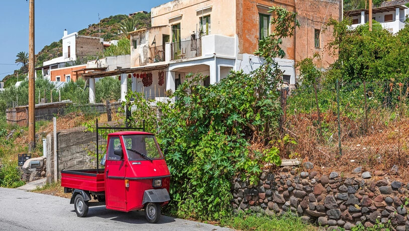 Klein und wendig: Viele Landwirte in den ländlichen Regionen Italiens transportieren ihre Waren auch heute noch mit der Ape.
