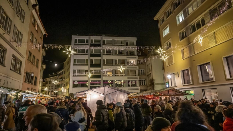 Viel Betrieb: Der Churer Weihnachtsmarkt lockt die Massen an.