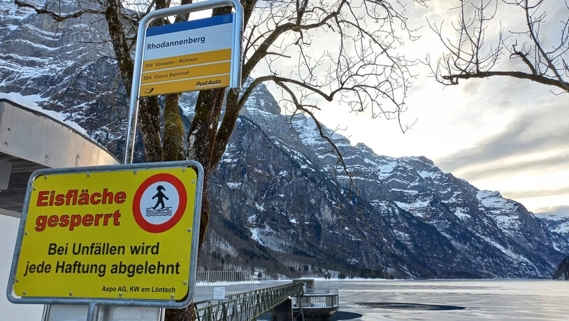 Die Eisschicht ist derzeit zu wenig dick, dass man darauf Schlittschuhlaufen kann.