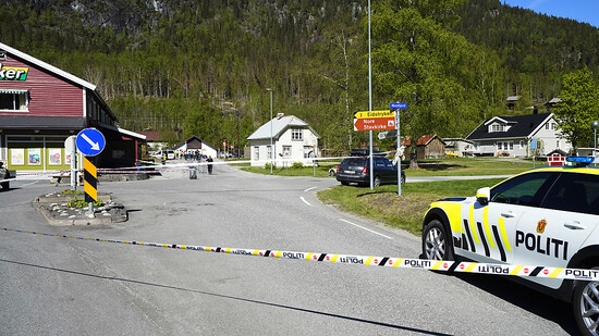 Eine unbekannte Person hat im südnorwegischen Numedal am 20.05.2022 mehrere Menschen mit einer Stichwaffe verletzt. Foto: Lise Åserud/NTN/dpa