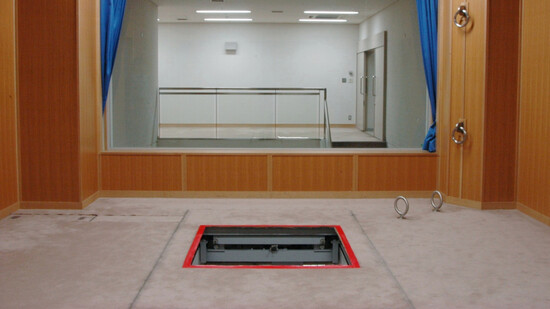 Hinrichtungsraum mit geöffneter Falltür in einem Gefängnis in der japanischen Hauptstadt Tokio. (Archivbild)