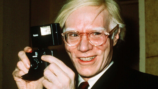 Bei einer Auktion in New York ist ein Werk Andy Warhols versteigert worden. (Archivbild)