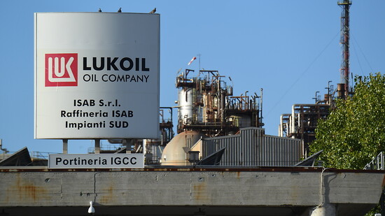 Italien stellt eine von Russland kontrollierte Lukoil-Raffinerie in Sizilien unter staatliche Kontrolle. (Archivbild).