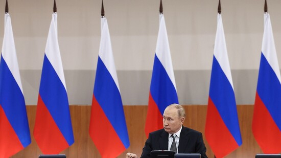 ARCHIV - Der russische Präsident Wladimir Putin leitet eine Sitzung des Staatsrates am Rande des Östlichen Wirtschaftsforums. Foto: Uncredited/POOL TASS Host Photo Agency/AP/dpa