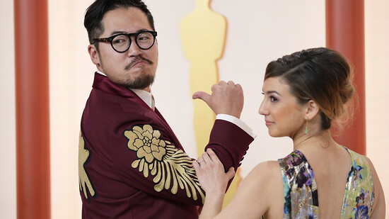Daniel Kwan und Kirsten Lepore kommen zur Oscar-Verleihung. Foto: Ashley Landis/Invision/AP/dpa