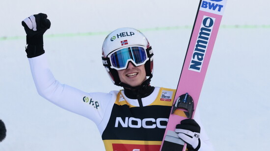 Halvor Egner Granerud in Jubelpose: Er ist derzeit der beste Skispringer.