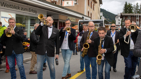 Es wird viel geboten: Am Jazzfestival «Davos Klosters Sounds Good» wird auch eine 16-Mann-Street-Parade stattfinden.