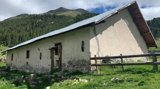 Von der Alp zur SAC-Hütte: Die baufällige Alp Sprella soll künftig als touristische Unterkunft genutzt werden.