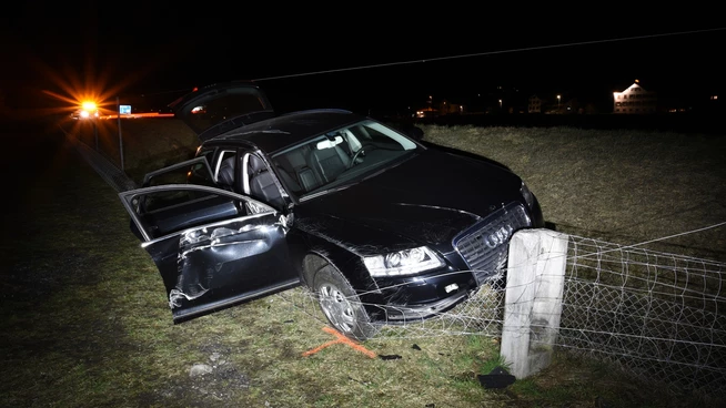 Die Unfallstelle an der Nationalstrasse in Jenaz.