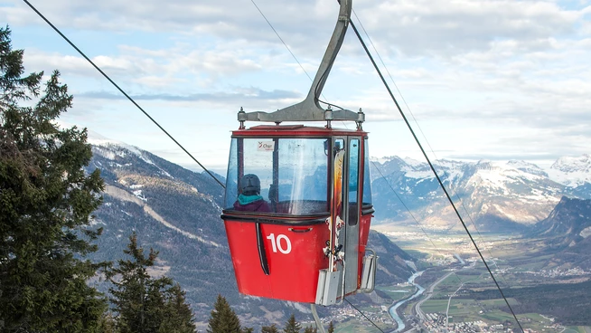 Vom Churer Stimmvolk angenommen: Die Gondeln der Brambrüeschbahn sind in die Jahre gekommen. Nicht nur sie, sondern die ganze Bahn sollen ersetzt werden.