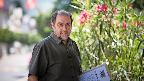 Kaspar Marti von Glarus Service sucht noch Strassenkünstler für den Sommer in der Stadt.