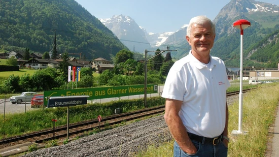 Hans-Peter Keller leistet mit den Elektro-Tankstellen  einen Beitrag zur Umsetzung der Energiestrategie. 