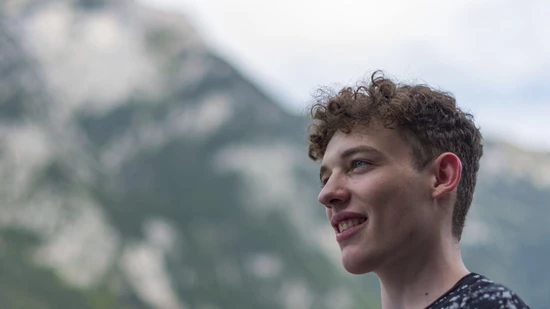 Nemo eröffnete am Freitag die Konzerte auf der Hauptbühne des Sound of Glarus. Zuvor schaute er bei uns zum Interview vorbei.