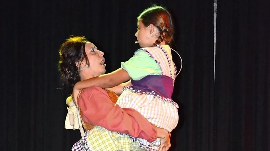 Da ist die Welt noch in Ordnung: Das Göldi-Musical habe die Zuschauer überzeugt, nur seien es leider zu wenige gewesen, sagen die konkursen Veranstalter.