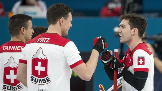 Das Zwischenziel Olympia-Halbfinal ist erreicht: Valentin Tanner, Claudio Pätz, Skip Peter De Cruz (von links)
