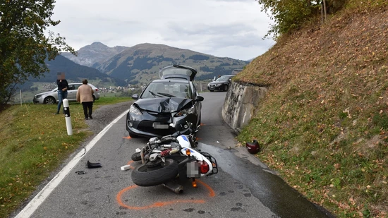 In dieser Kurve ist es am Samstagabend zu einem Verkehrsunfall gekommen. 