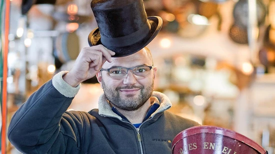 Gazmend Shala führt die Brockenstube Toni im Glarnerland.