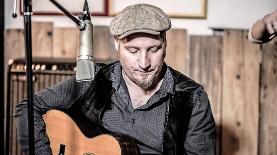 Dominik Plangger singt gegen Diskriminierung und Kälte. PRESSEBILD