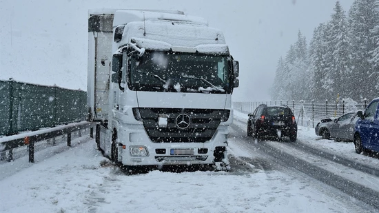 Nicht zu übersehen: Die Folgen vom Unfall in Nufenen.